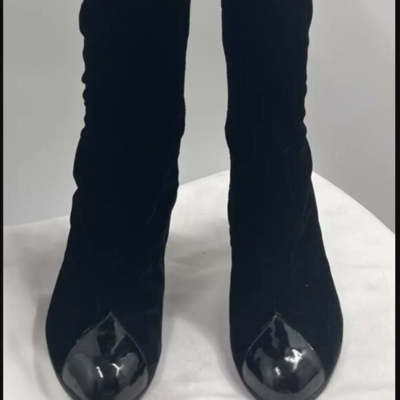 CHANEL Black Velvet Velour Knee High Boots W/Patent Heels/Cap Toe CC/ Logo Sz 40 - Picture 1 of 12